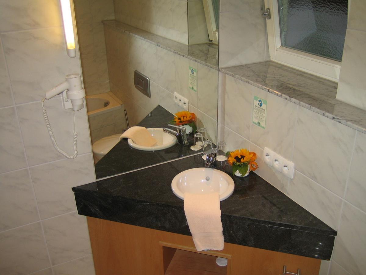Oberndorf am Neckar Hotel Wasserfall Garni מראה חיצוני תמונה